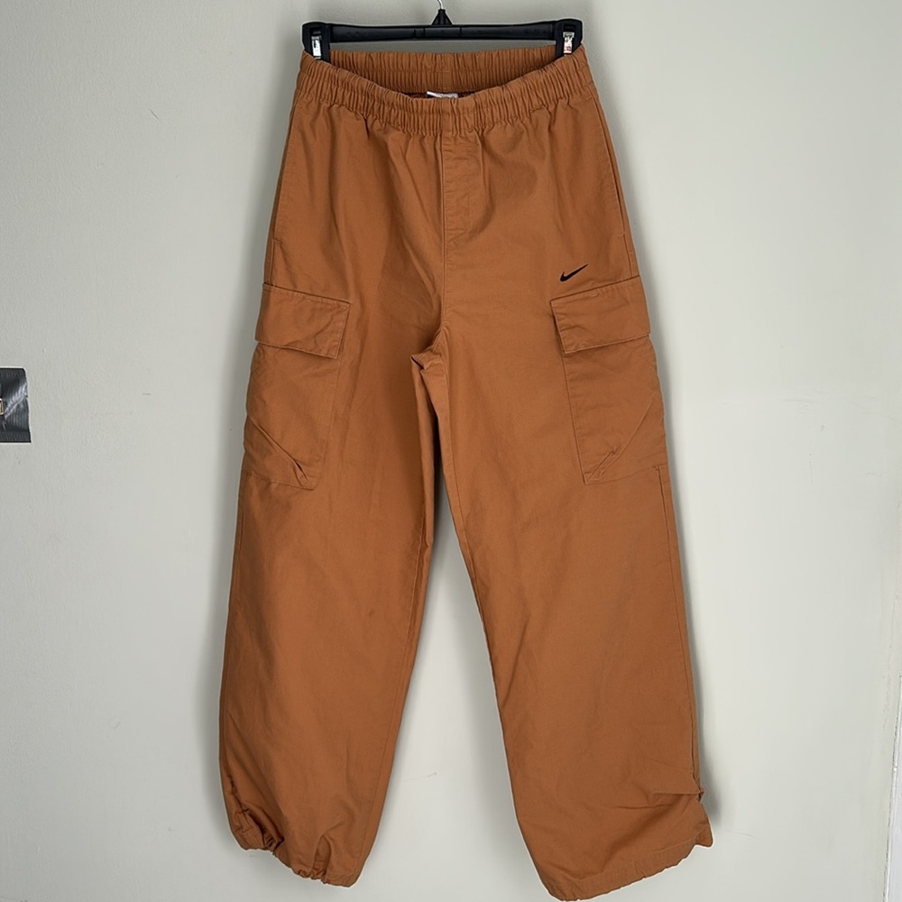 Nike women’s Cargo Joggers - Picture 8 of 9